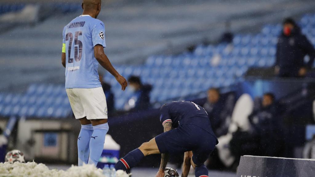 El pisotón de Di María a Fernandinho que le costó la roja