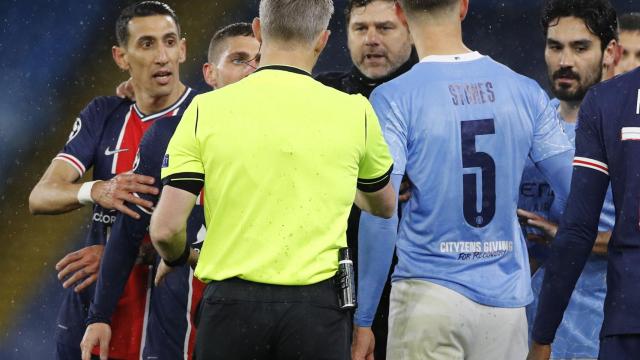 Di María y Pochettino protestan la roja al jugador ante Kuipers