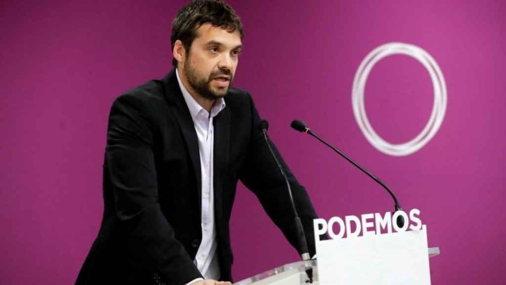 Jesús Santos, en una rueda de prensa en la sede de Podemos en Madrid.