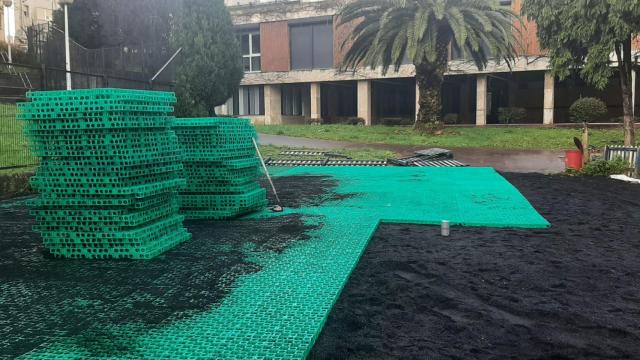 Instalación de este sistema de drenaje en el suelo para sustituir el asfalto o el hormigón.