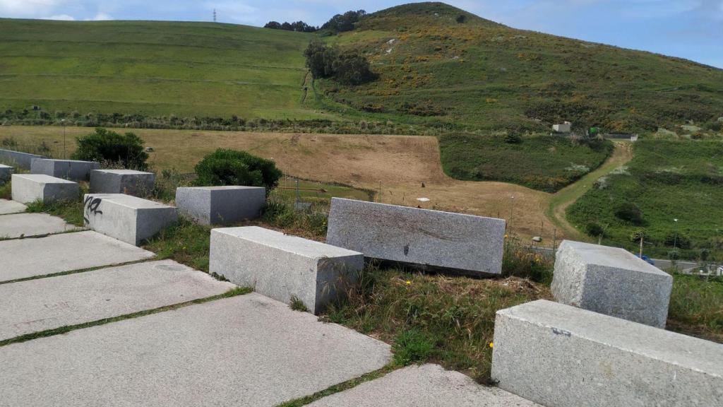 Bloques de piedra esta mañana en O Portiño