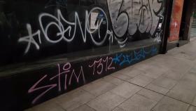 Identificados tras ser sorprendidos cuando hacían grafitis en el Ensanche de Santiago
