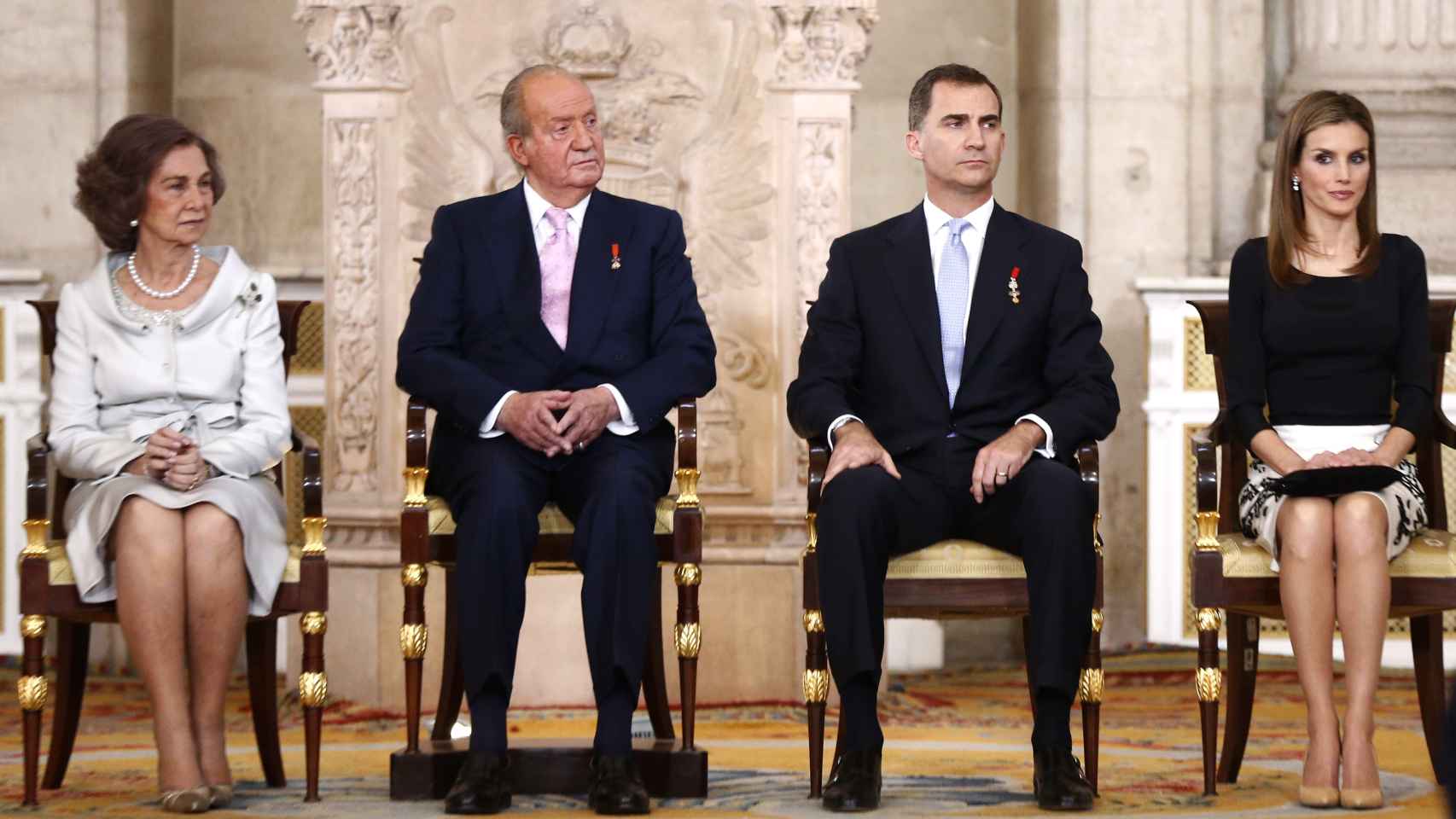 La reina Sofía y los entonces príncipes de Asturias el día de la abdicación del rey Juan Carlos.