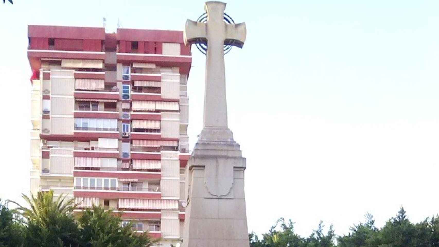 La cruz del paseo de Germanías es considerada parte de los símbolos franquistas por Compromís Elche.