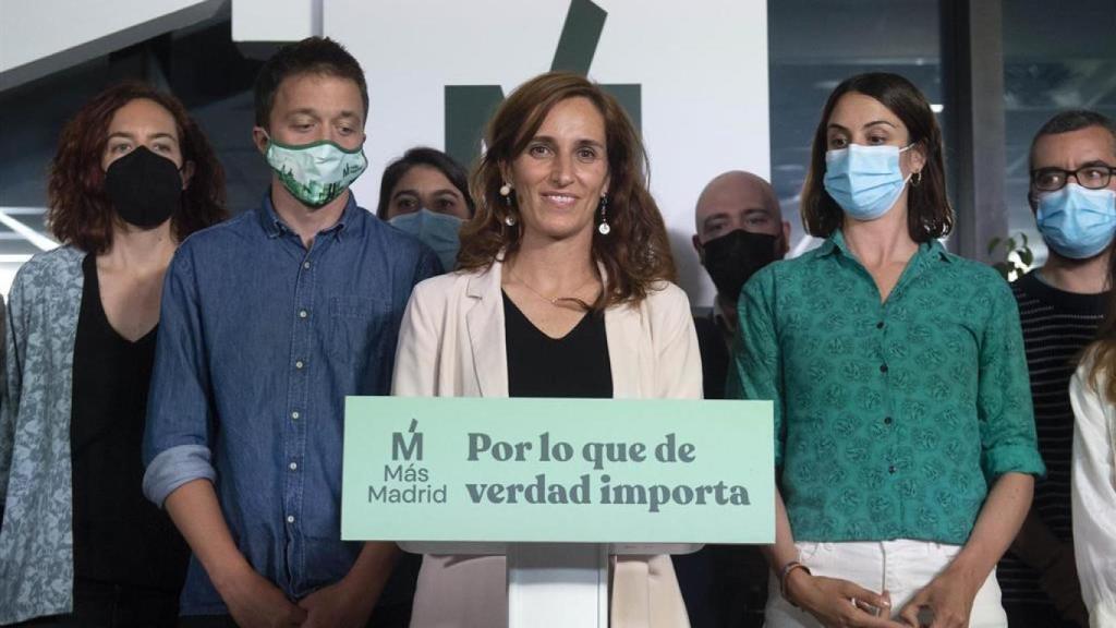 La candidata de Más Madrid a la Presidencia de la Comunidad de Madrid, Mónica García, acompañada del líder de Más País, Íñigo Errejón (i), y de la portavoz de Más Madrid en el Ayuntamiento de Madrid, Rita Maestre