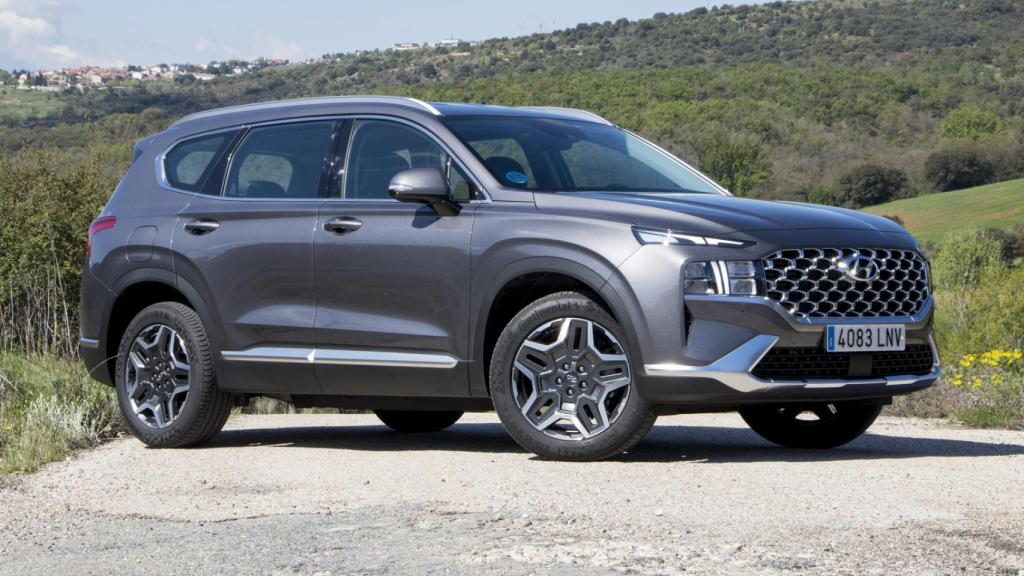 El Hyundai Santa Fe es un SUV grande de siete plazas y con motores híbridos.