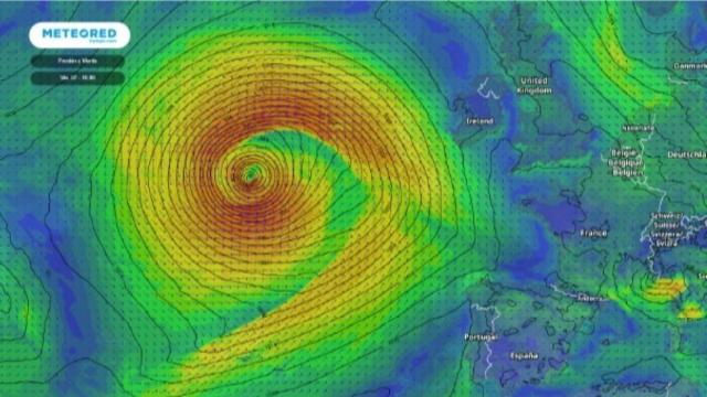 La ciclogénesis explosiva formándose en mitad del Atlántico.