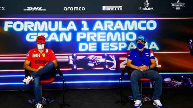 Carlos Sainz y Fernando Alonso en rueda de prensa en el GP de España