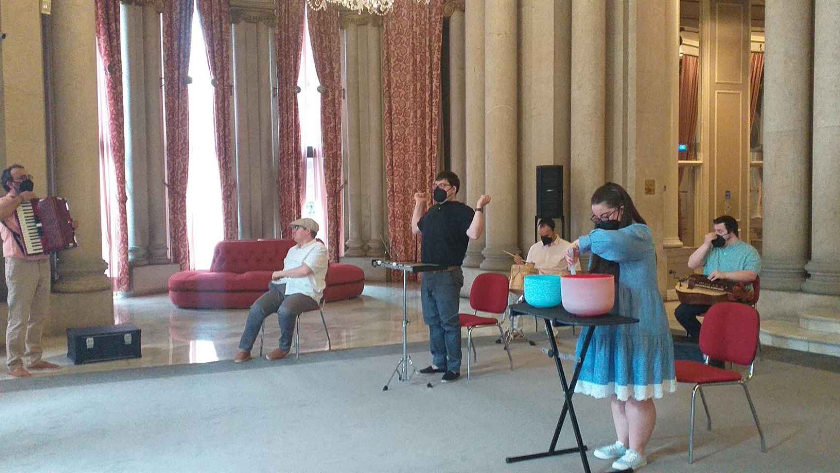 Grupo De Tapas, de la Fundación Igualarte, en la presentación de ‘Músicas a flor de pel’, programa promovido por Afundación y destinado a centros de educación especial