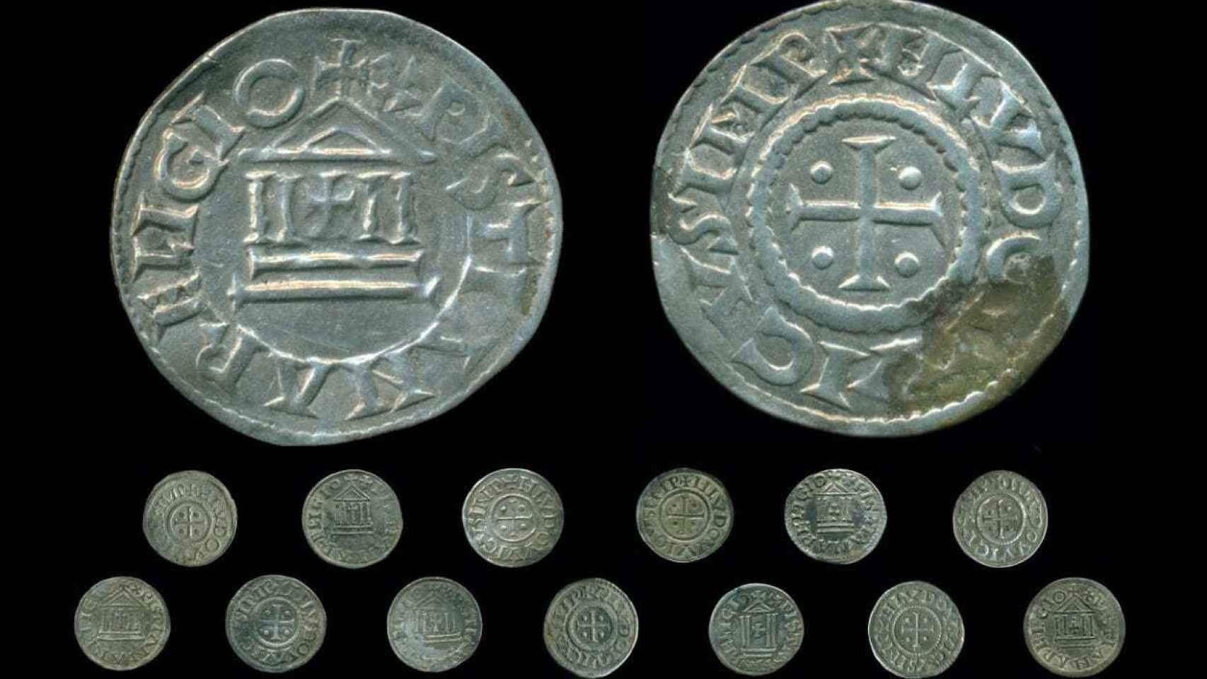 Descubierto un gran tesoro carolingio de 118 monedas de plata en Polonia