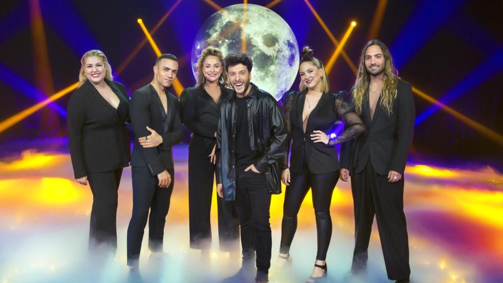 Blas Cantó junto a sus coristas Alba Gil, Héctor Artiles, Daira Monzón, Irene Alman y Dángelo Ortega.