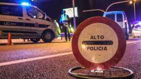 Un cartel de stop en un control en Alicante.