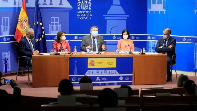 De izquierda a derecha: Alejandro Blanco (COE), Margarita Robles (Defensa), Rodríguez Uribes (Cultura y Deporte), Carolina Darias (Sanidad) y Franco (CSD)