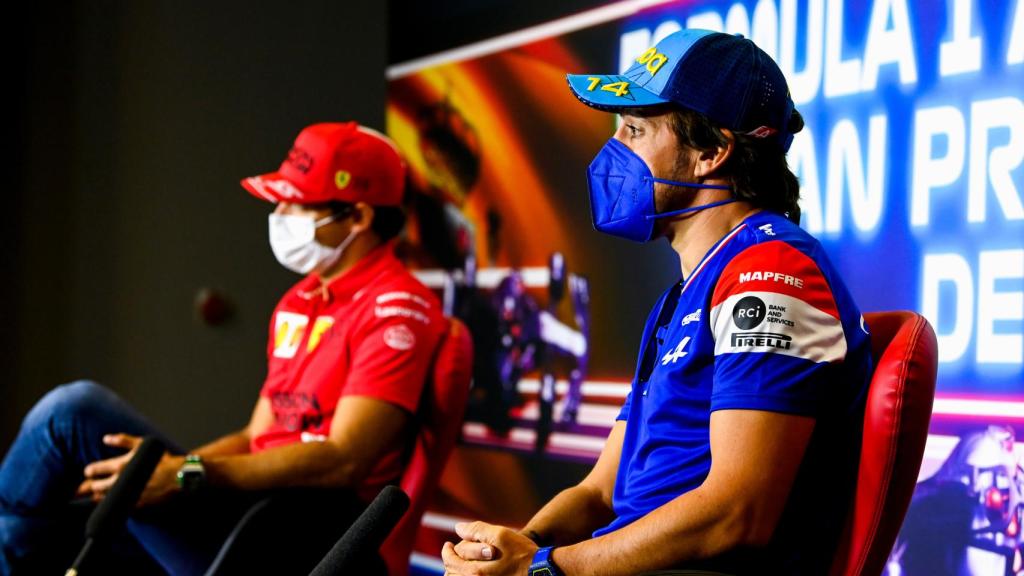 Fernando Alonso y Carlos Sainz en rueda de prensa en el GP de España de F1