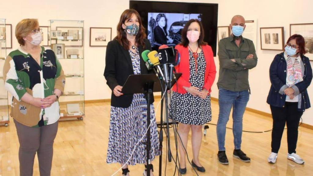 La consejera de Igualdad, Blanca Fernández, ha dado a conocer a las ganadoras del Premio Periodístico Luisa Alberca Lorente por la igualdad de género de CLM