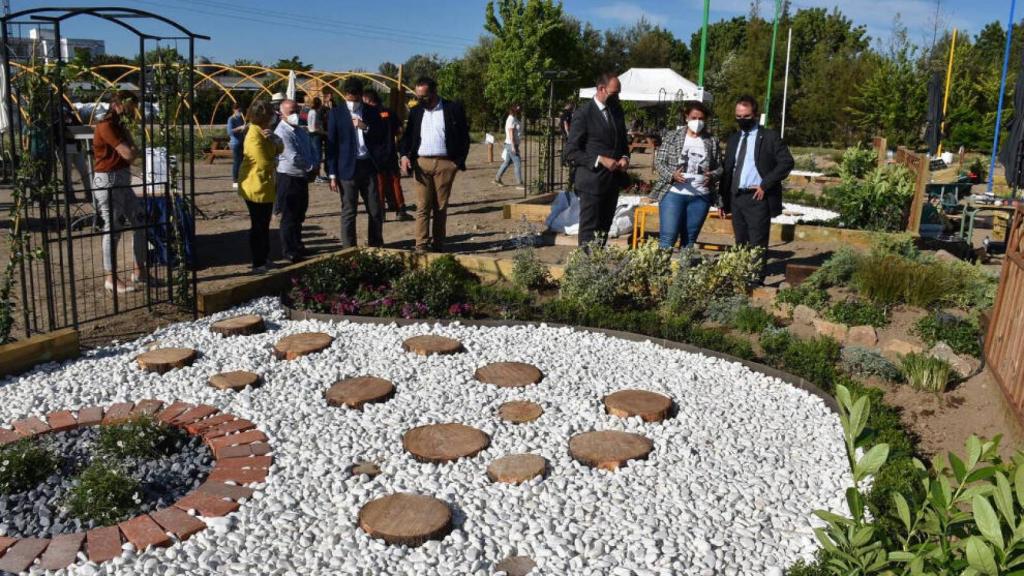 La alcaldesa de Talavera, Tita García Elez, durante la clausura del Campeonato de Castilla-La Mancha de Formación Profesional 2020/2021 'CLMskills' en la familia de Jardinería Paisajística