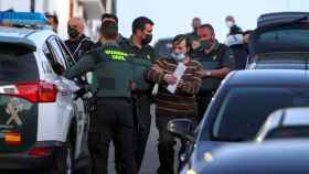 Momento en que la Guardia Civil detiene al sospechoso en Los Santos de Maimona (Badajoz)