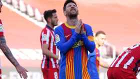 Messi se lamenta de una jugada en el Barça - Atlético