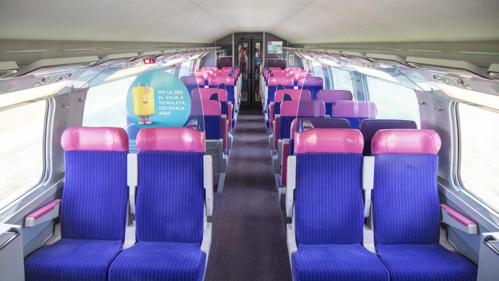 Interior de un tren de Ouigo.