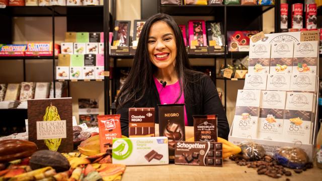 Las 6 tabletas de chocolate negro probadas por Helen, directora del Salón Internacional del Chocolate de Madrid.