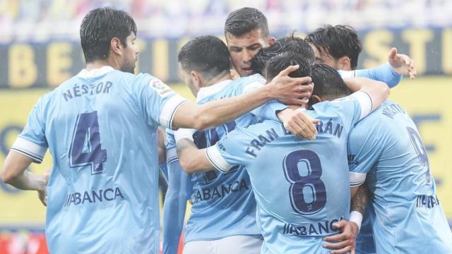 Piña de los jugadores del Celta de Vigo en La Liga 2020/2021