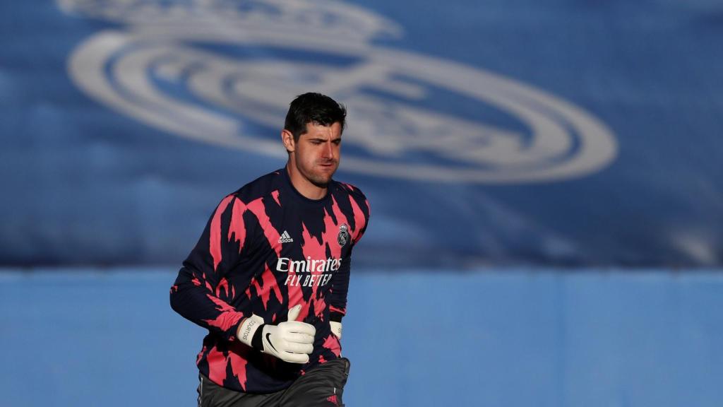 Thibaut Courtois, durante el calentamiento previo al partido