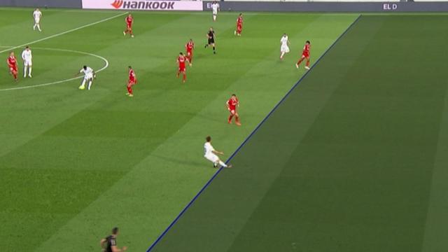 Fuera de juego de Odriozola previo a un gol de Benzema