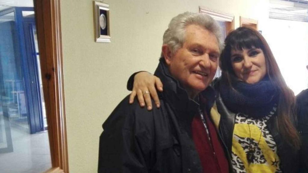 La cantante María de los Ángeles Rozalén, junto a su padre, hace unos años.