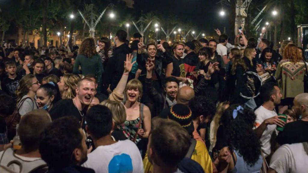 Botellón en las calles de Barcelona.