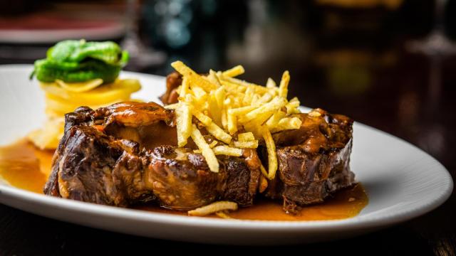 Los mejores restaurantes para comer rabo de toro en Madrid