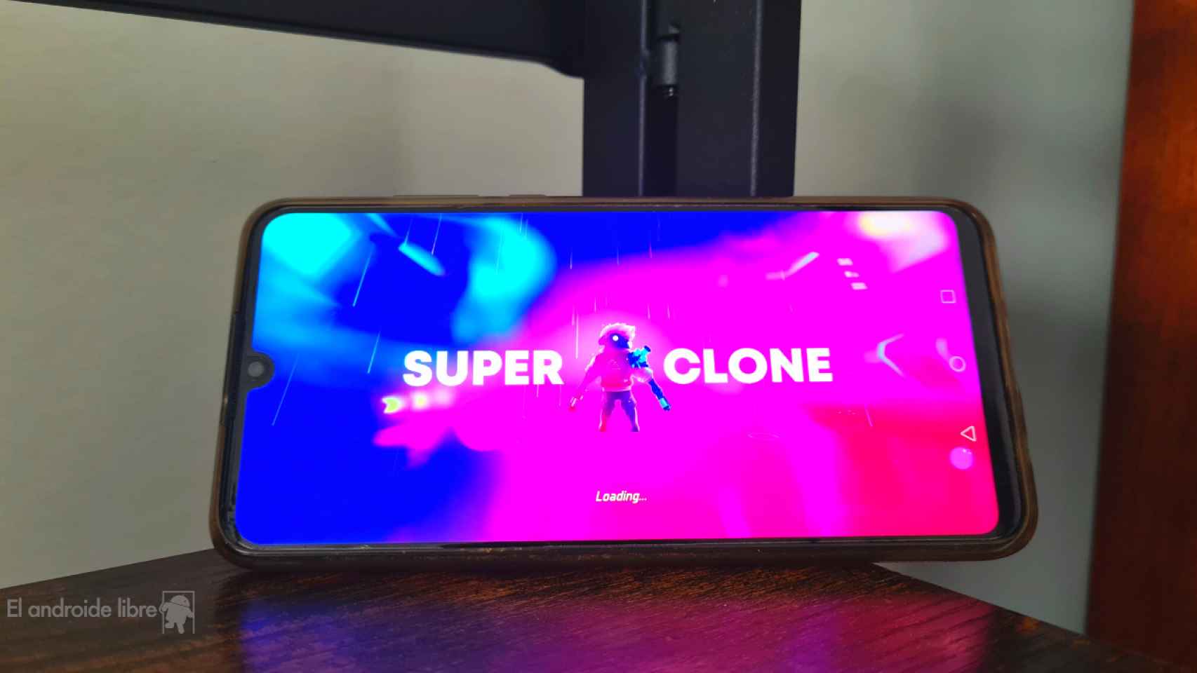 Un juego de disparos colorido y futurista: descubre Super Clone