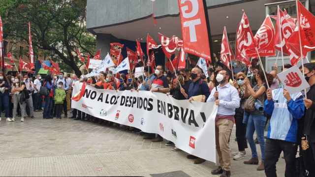 Los trabajadores de BBVA se concentran contra el ERE en Madrid, Sevilla y Valencia