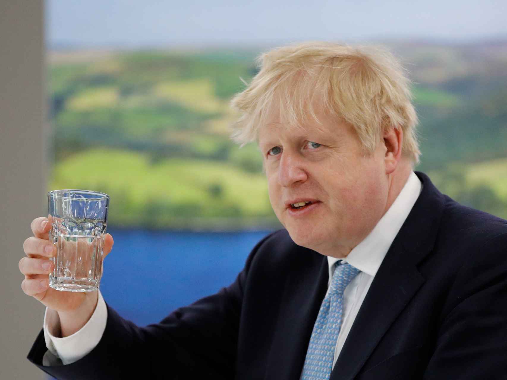 El viaje de Boris Johnson a una isla del Caribe que le salió gratis y puede acabar pagando muy caro