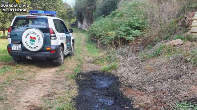 Vertido ilegal investigado por el Seprona de la Guardia Civil en la provincia de Pontevedra.