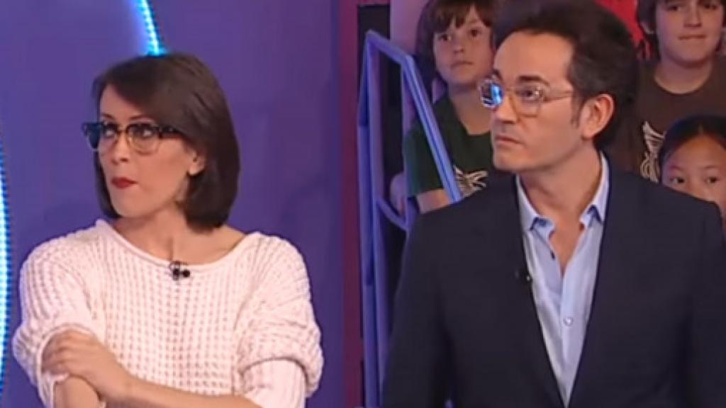 Los hermanos periodistas Santi y Thais Villas.