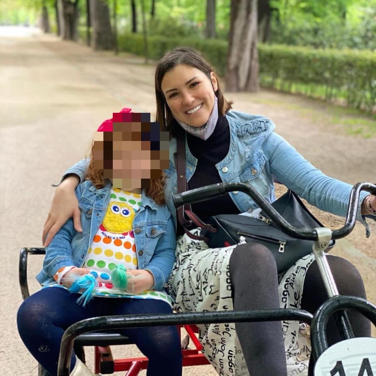 María Jesús Ruiz en una foto de sus redes sociales junto a su hija Alba.