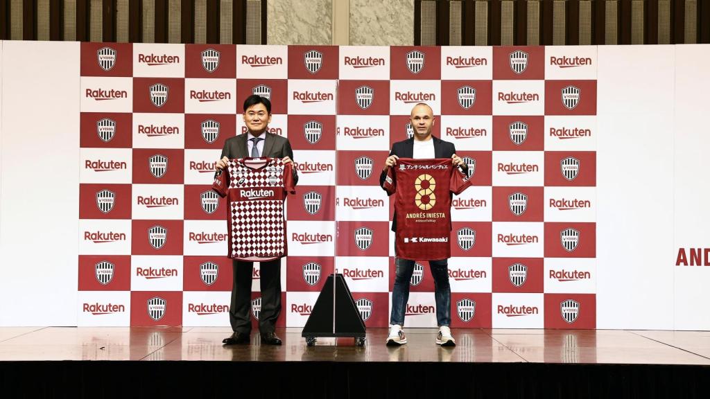 Andrés Iniesta, en el acto de su renovación con el Vissel Kobe