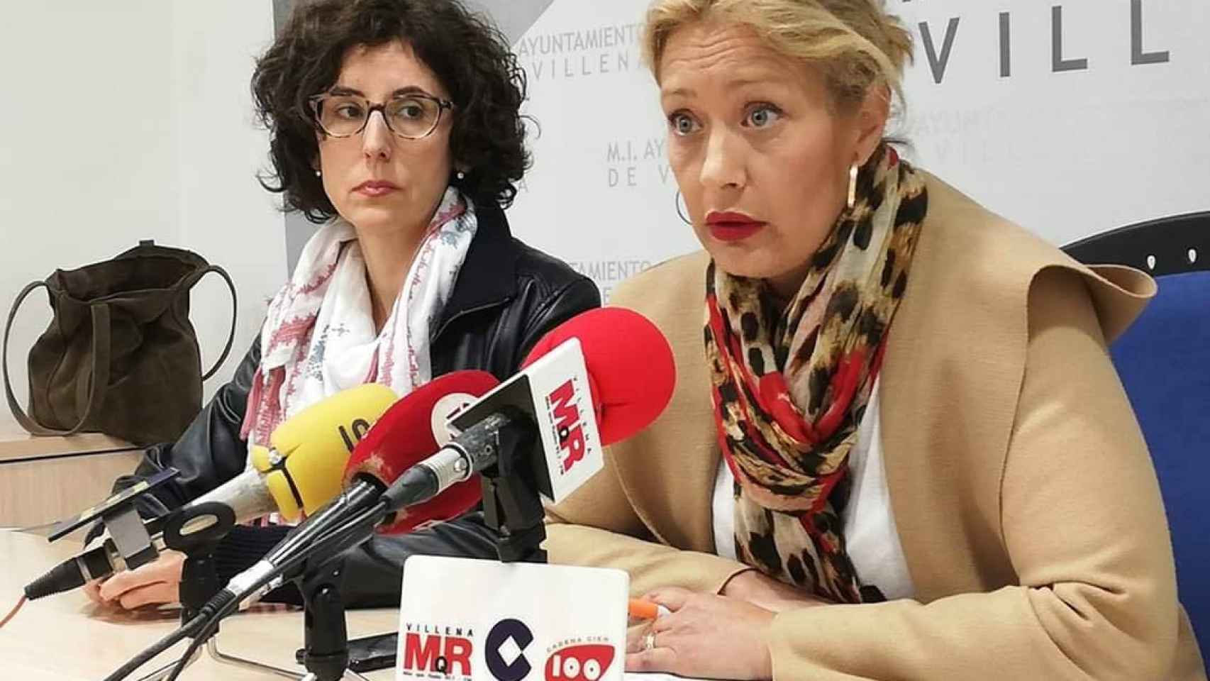 Mari Carmen Martínez Clemont y María Gracia Serrano en una rueda de prensa.