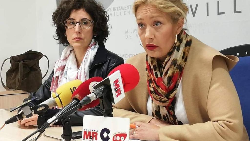 Mari Carmen Martínez Clemont y María Gracia Serrano en una rueda de prensa.