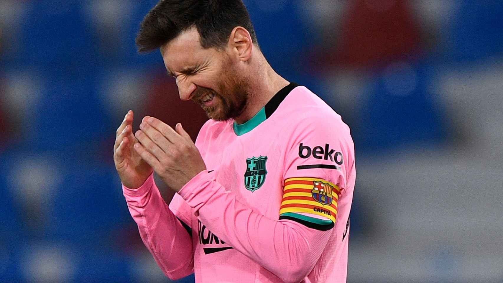 Leo Messi se lamenta tras un gol del Levante