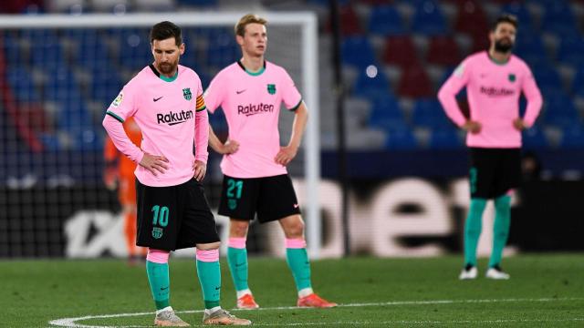 Reacción de Messi, De Jong y Piqué al tercer gol en contra