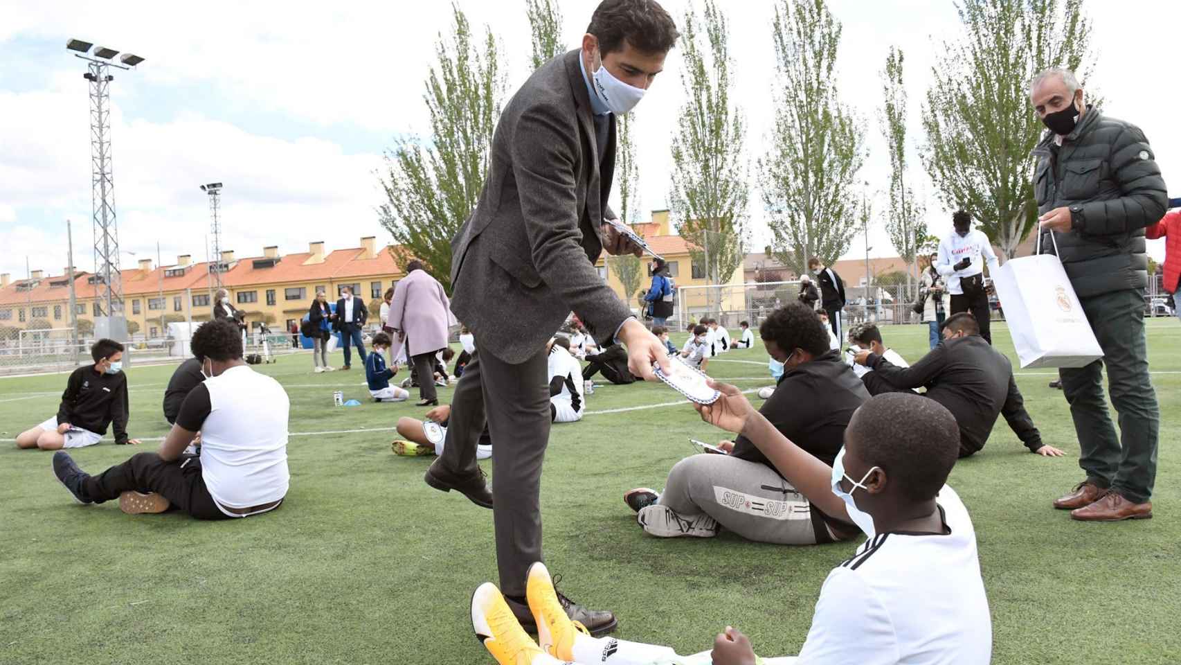 Iker Casillas, en un acto de la Fundación Real Madrid en una Escuela Socio-Deportiva en Segovia