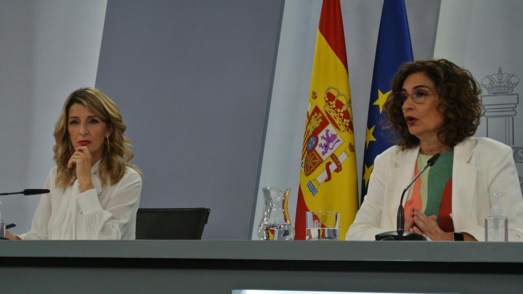 María Jesús Montero, portavoz del Gobierno, y Yolanda Díaz, vicepresidenta tercera, en Moncloa.