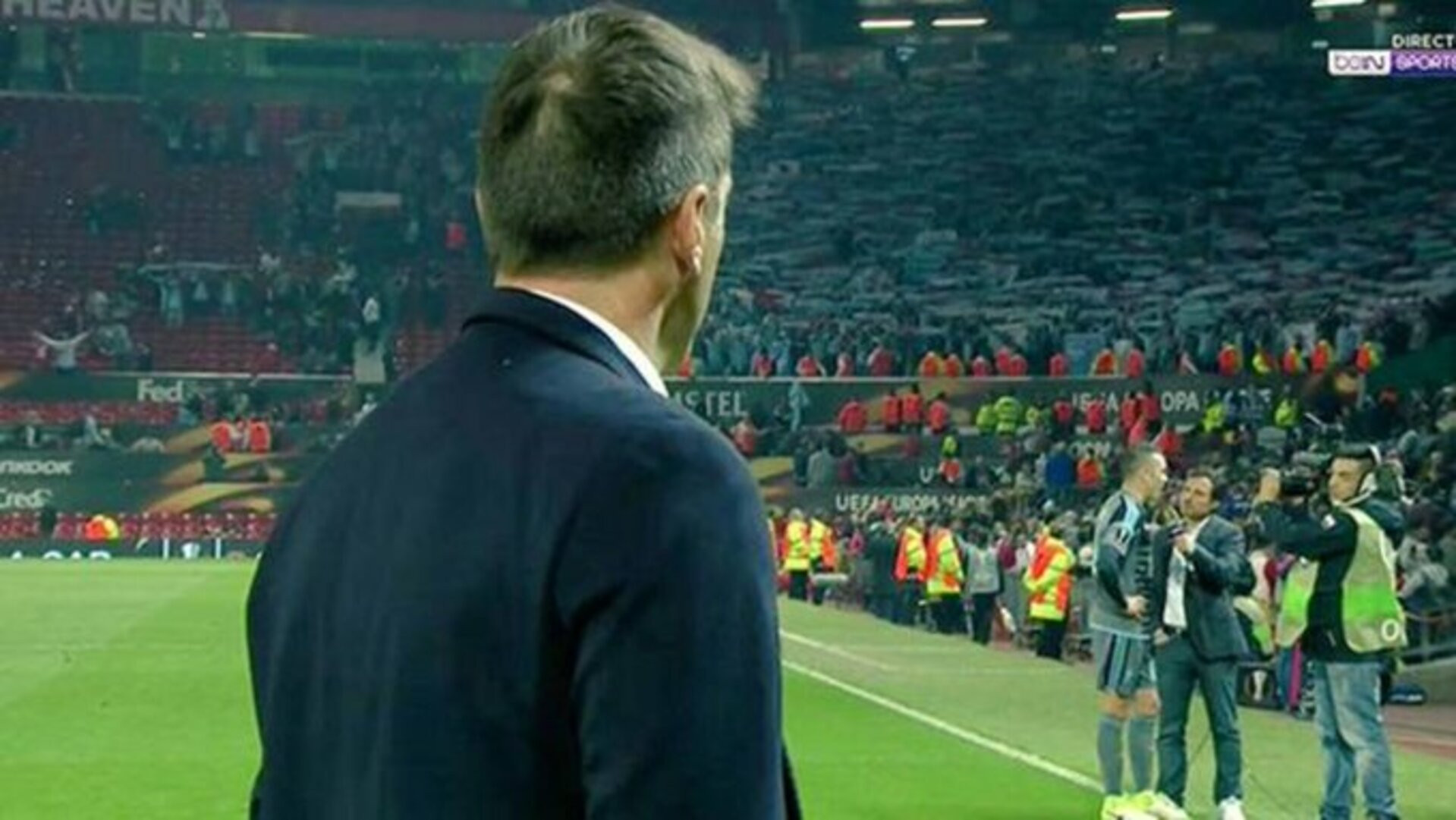 Berizzo observa a Iago Aspas y la afición del Celta tras las semifinales contra el Manchester, Imagen: beIN Sport