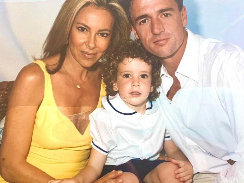 Ana Obregón y Alessandro Lequio junto a su hijo Álex.