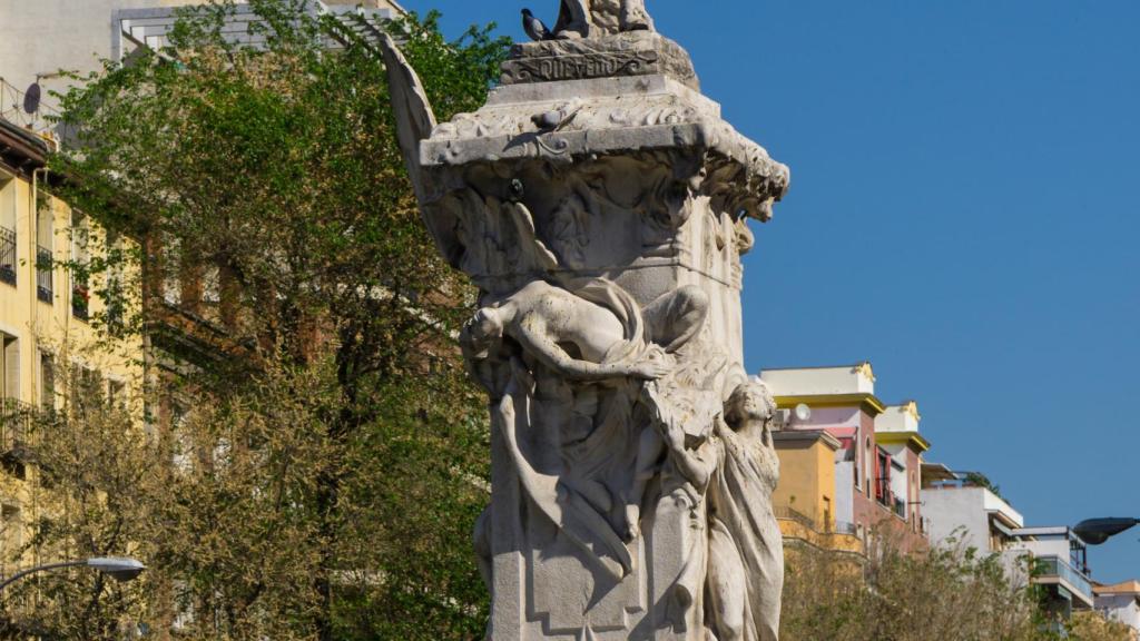 Estatua Quevedo