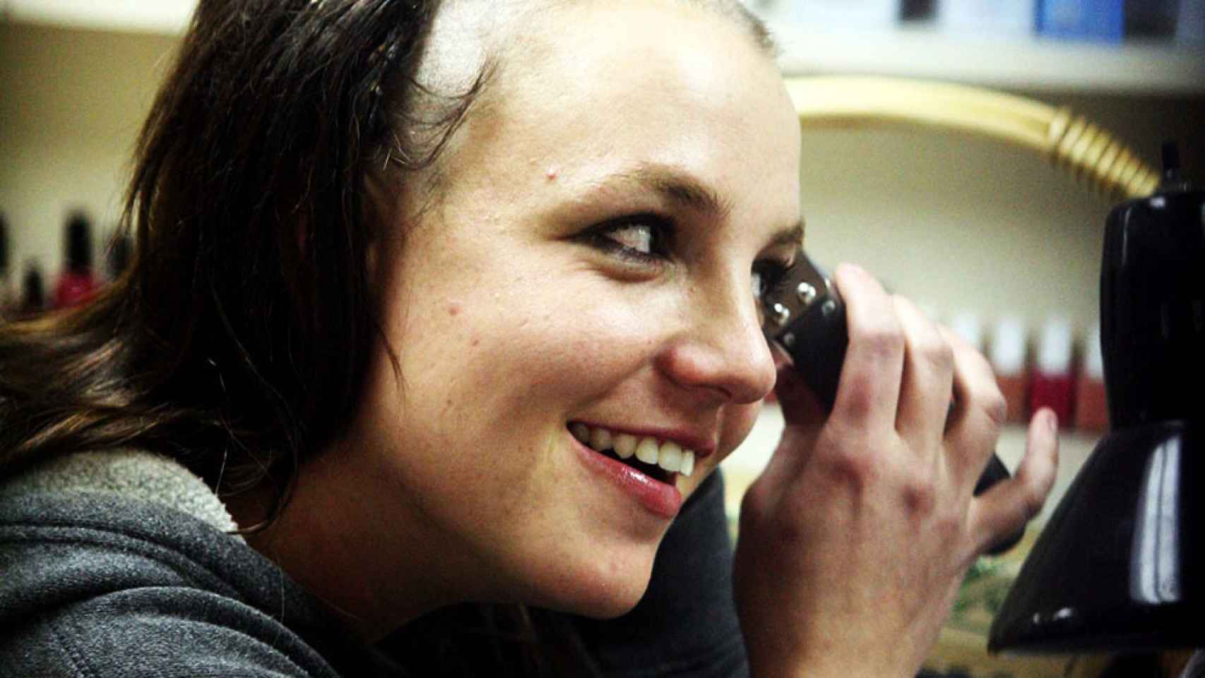 Britney Spears rapándose en 2007.