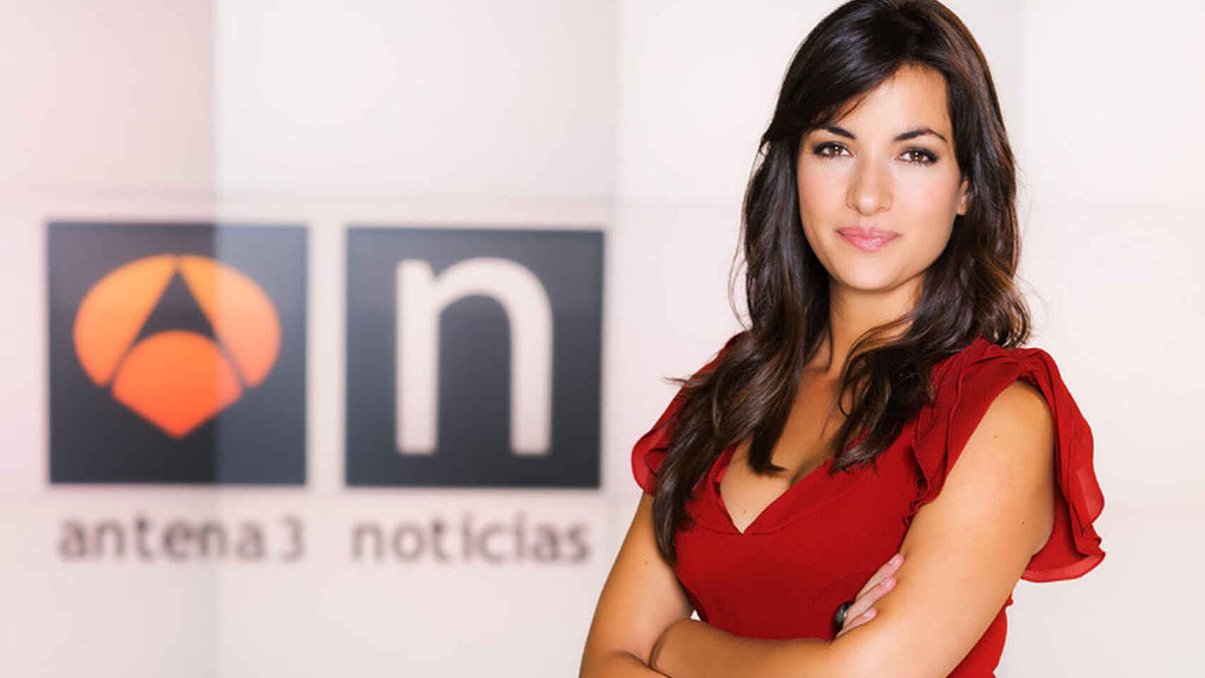 Esther Vaquero presenta 'Antena 3 Noticias 2' junto a Vicente Vallés.