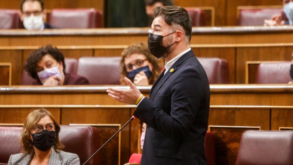 El portavoz del grupo parlamentario de ERC, Gabriel Rufián, interviene en la sesión de control al Gobierno de este miércoles.