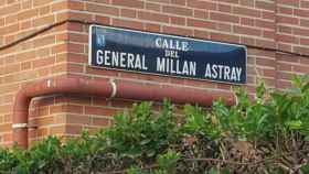 Placa de la calle en honor al general Millán-Astray, antes de ser retirada.